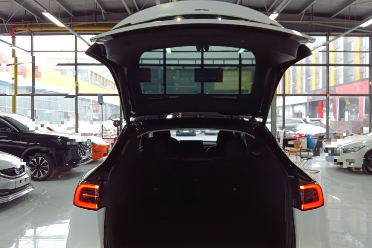 Used Tesla Model Y 2021 Standard Range Rear-Wheel Drive Version Trunk