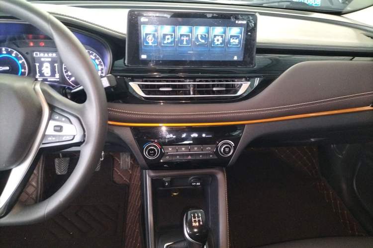 Used CHANGAN Eado DT 2019 1.6L Manual Enjoyment Model China VI Standard Audio And AC Panel