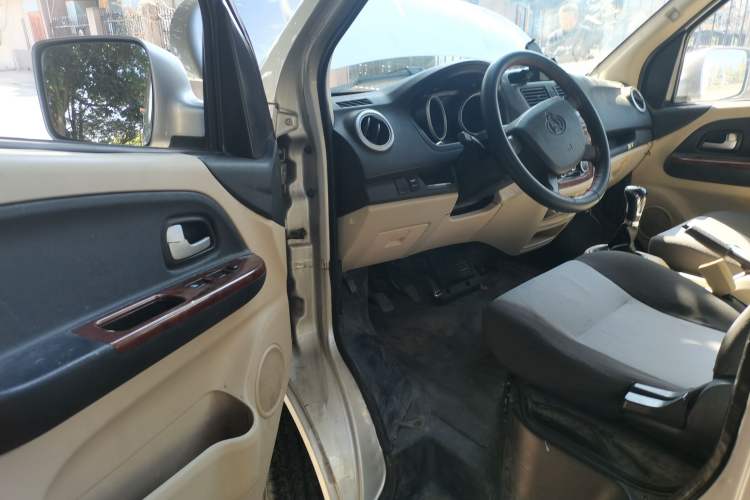 Used CHANGAN KAICHENG Ruixing M80 2018 1.5L Comfort Version Flat-Top Liftback 4G15S Interior 3