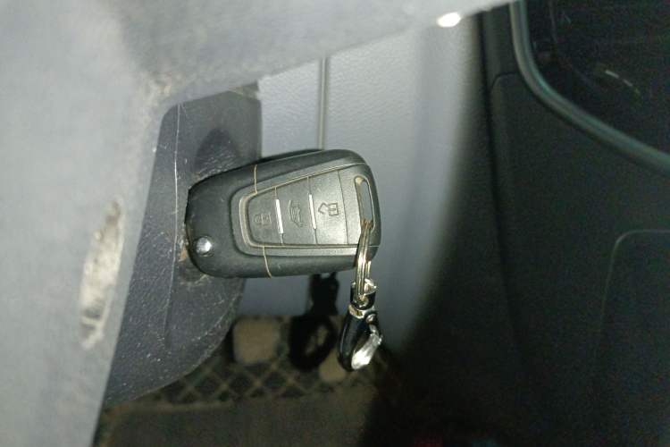 Used SAIC MAXUS Xintu V80 2021 2.0T Manual Classic Aoyuntong Short Wheelbase Mid-Height 7/8/9-Seater