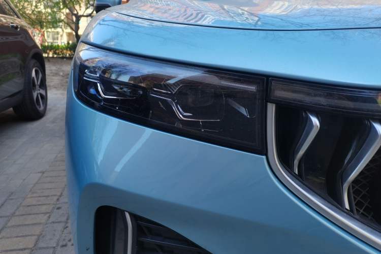 Used VOYAH FREE 2021 Four-Wheel Drive Standard Range-Extended Exclusive Luxury Package Right Front Headlight