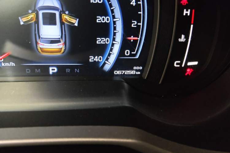 Used Geely Auto Emgrand X7 Sport 2016 1.8TD Automatic Smart Model Odometer Close Up