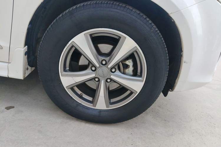 Used Haval H6 2014 Upgraded Model 2.0T Diesel Manual 4x4 Elite Version Right Front Wheel Hub