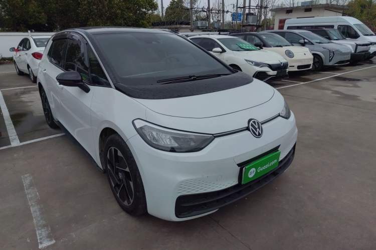 Used Volkswagen ID.3 2025 Smart Version Pure & Intelligent Enjoyment Edition Front Right 45 Deg