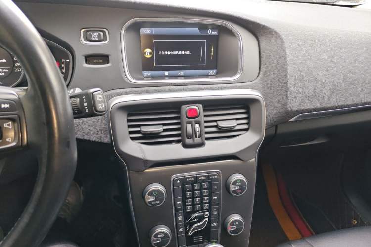 Used Volvo V40 2013 2.0T Zhiyi Edition Audio And AC Panel