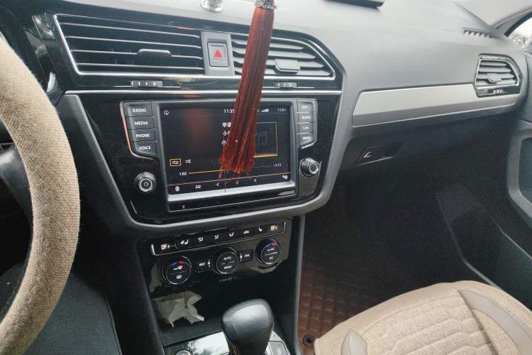 Used Volkswagen Tiguan L 2018 330TSI Automatic Two-Wheel Drive Luxury Edition Audio And AC Panel