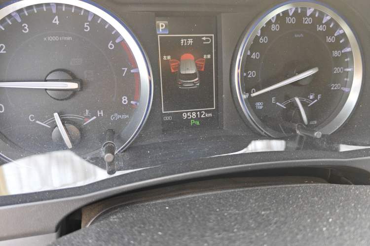 Used Toyota Highlander 2018 2.0T Four-Wheel Drive Luxury Version 7 Seats China VI Standard Odometer Close Up