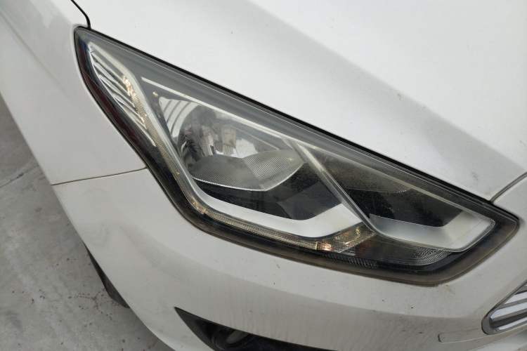 Used Ford Escort 2017 1.5L Automatic Comfort Model Right Front Headlight