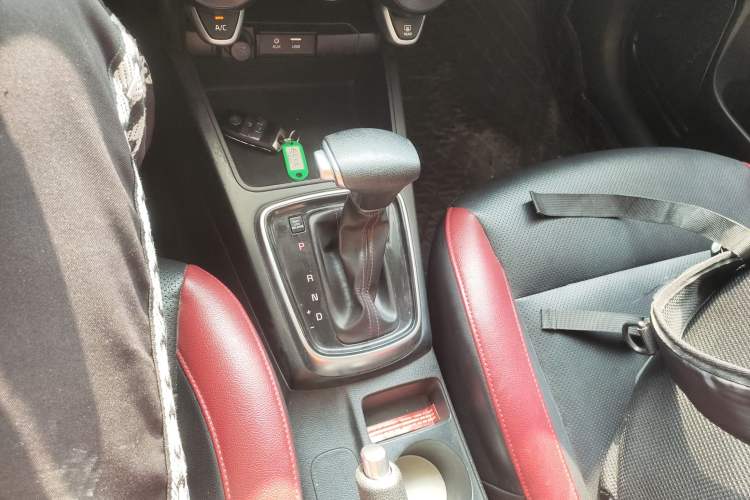 Used Kia KX Cross 2017 1.4L AT GLS Gear Lever