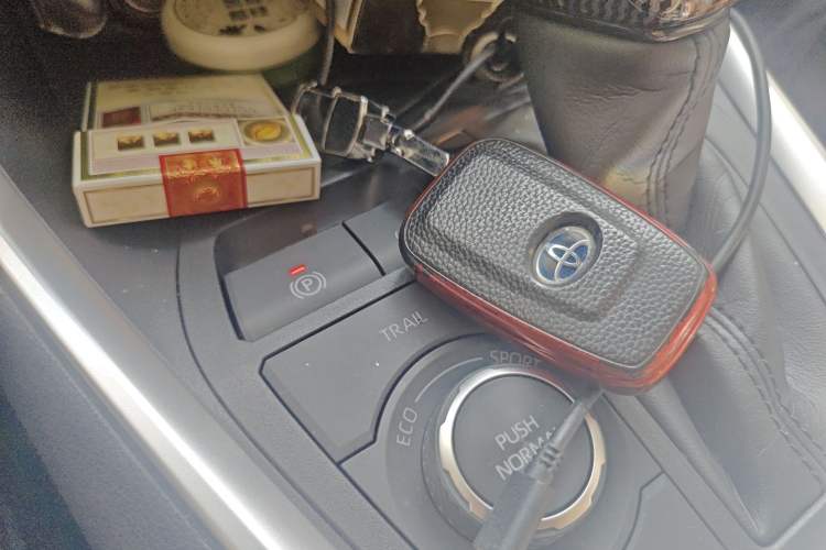 Used Toyota RAV4 2021 Dual-Engine 2.5L E-CVT Four-Wheel Drive Elite PLUS Edition Vehicle Key