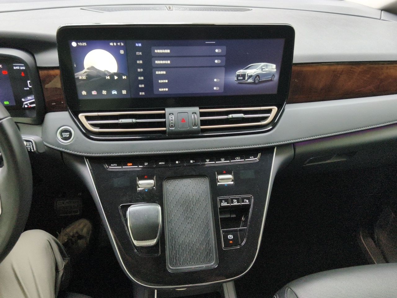 Hongqi HQ9 PHEV 2024 2.0T Four-Wheel Drive Luxury Edition — снимка 13