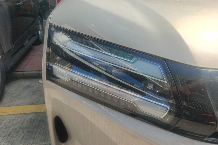 Used Wuling Starlight 730 2025 Model Pure Electric 500km Luxury Edition
