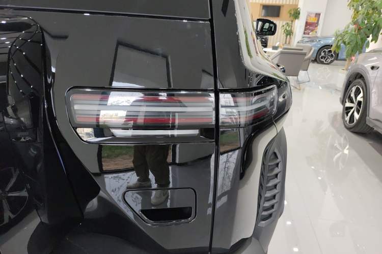 Used Formula Leopard Titanium 3 2025 501KM All-Wheel Drive Intelligent Driving Ultra Version
