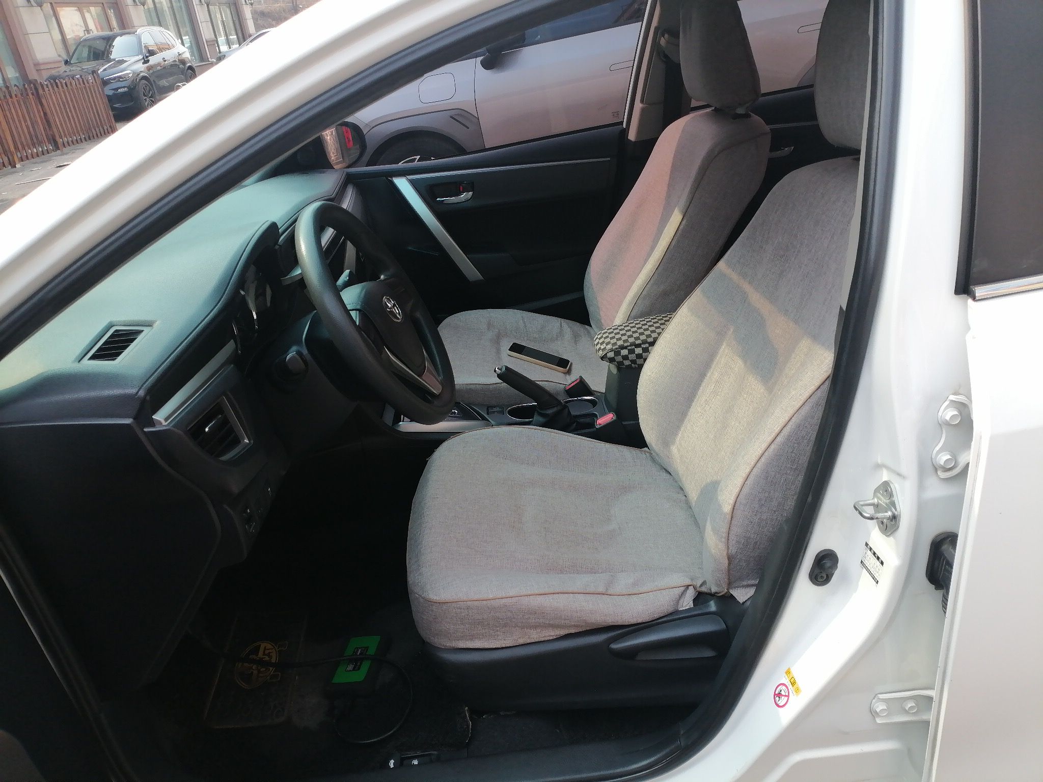 Переднее сиденье в автомобиле