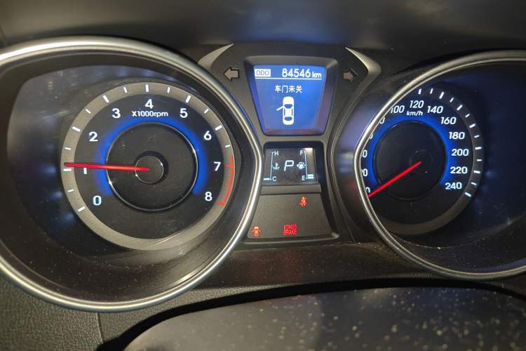 Used Hyundai Elantra (5th Generation / Langdong) 2012 1.6L Automatic Prestige Model Odometer Close Up