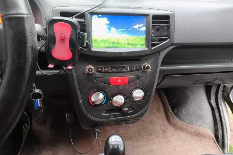 Used BAIC Weiwang 306 2011 1.3L base model 7 seats
