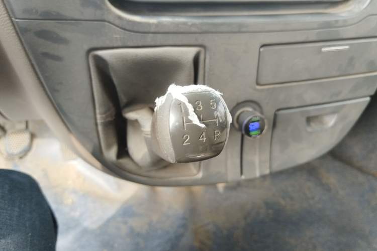 Used SAIC MAXUS Xintu V80 2011 2.5T Short Wheelbase Mid-Roof Yunjie Edition
