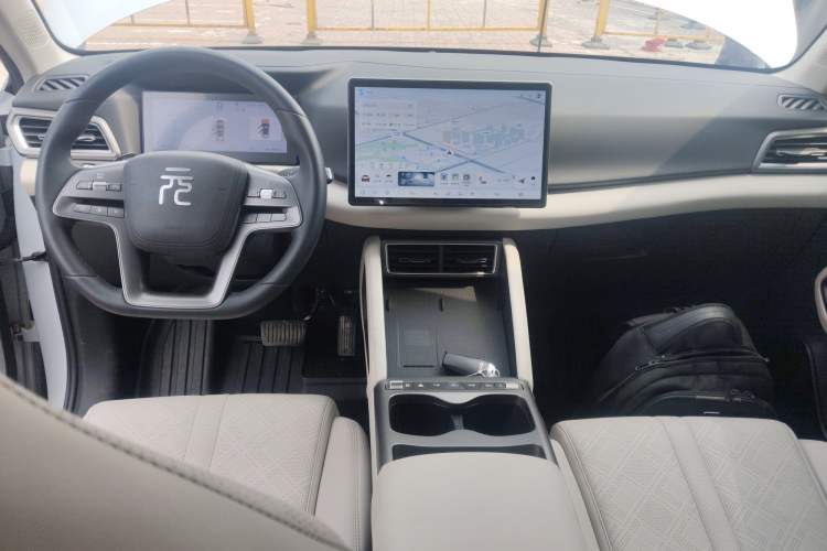 Used BYD Yuan UP 2025 Intelligent Driving Version 401 km Leading Edition Center Console