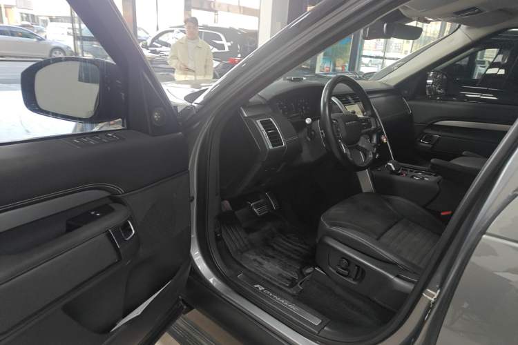 Used Land Rover Discovery 2021 360 PS R-Dynamic S