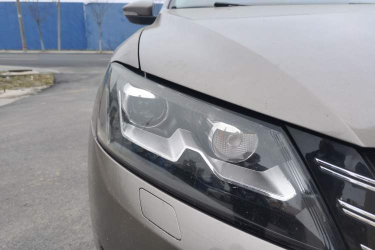 Used Volkswagen Passat 2014 2.0 TSI DSG Prestige Edition Right Front Headlight