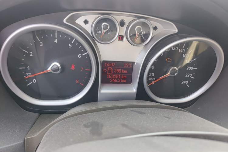 Used Ford Focus 2011 Sedan 1.8L Manual Classic Model
