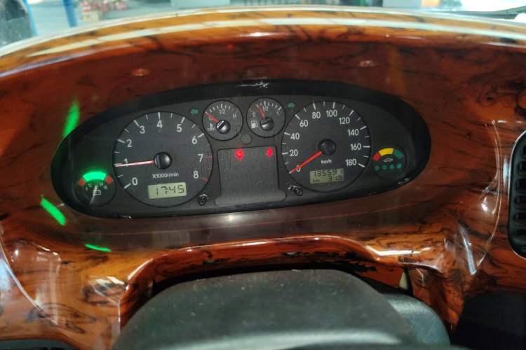 Used JAC Refine 2015 2.0L Shuttle Gasoline Long-Wheelbase Standard Version HFC4GA3-3D