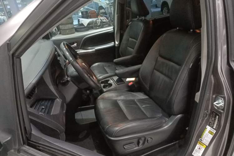 Used Toyota Sienna (Parallel Import) 2015 3.5L Automatic 7-Seater Parallel Import