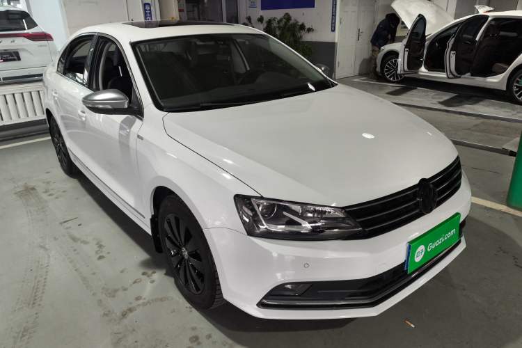 Used Volkswagen Sagitar 2015 230TSI Automatic Luxury Model
