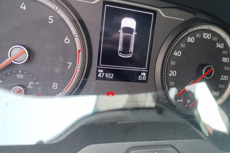 Used Volkswagen Tharu 2021 280TSI Two-Wheel-Drive Luxury Plus Edition Odometer Close Up