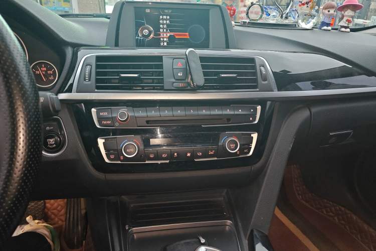 Used BMW 3 Series 2016 316Li Fashion Model Audio And AC Panel