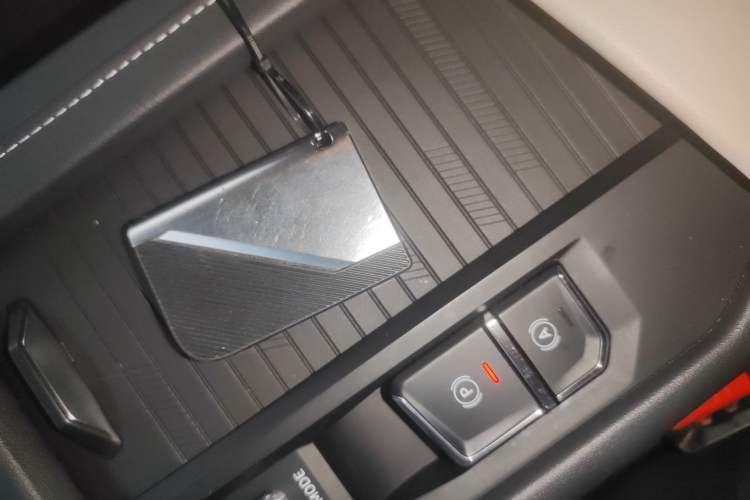 Used Lynk & Co 06 2021 1.5T Shero Pink Special Edition
