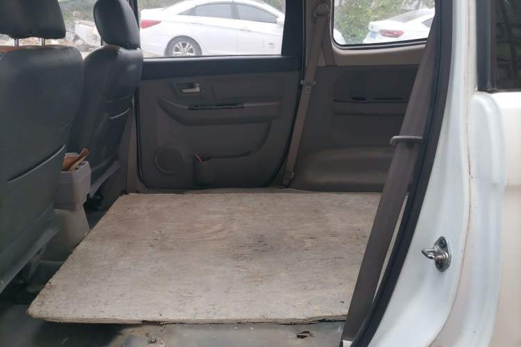 Used BAIC Weiwang M20 2014 1.5L practical type BJ415A Left Rear Seat