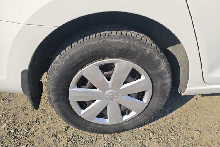 Used Volkswagen Santana 2013 1.6L Manual Fashion Edition Exterior 5