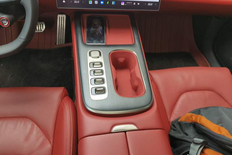 Used Xiaomi Auto SU7 2024 Four-Wheel Drive Ultra-Long Range Advanced Intelligent Driving Max Edition Gear Lever