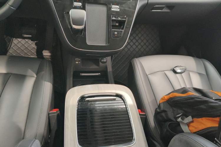 Used Hongqi HQ9 PHEV 2024 2.0T Four-Wheel Drive Business Edition Gear Lever