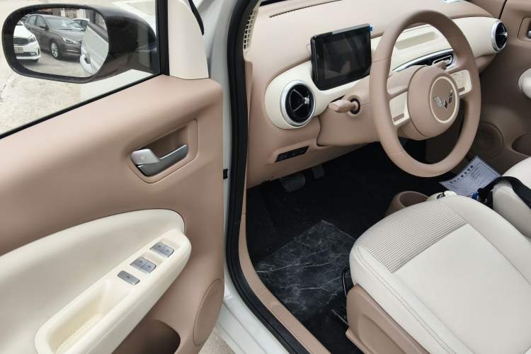 Used Wuling Hongguang MINIEV 2025 Four-Door Version Advanced Edition Driver Seat