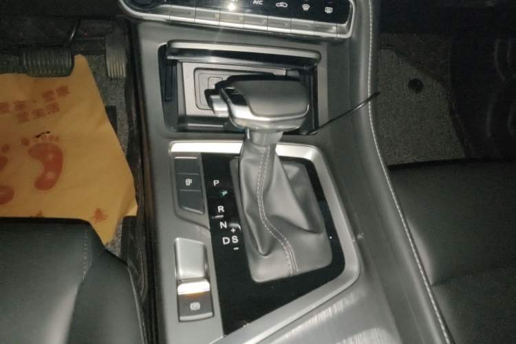 Used CHANGAN CS55PLUS 2021 Blue Whale Edition 1.5T DCT Luxury Model Gear Lever