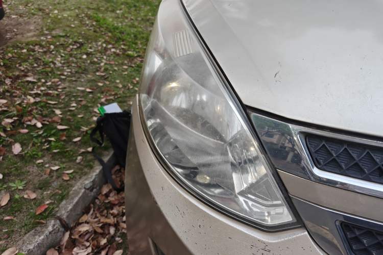 Used Wuling Rongguang V 2015 1.5L Standard Version Right Front Headlight