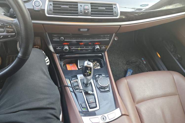 Used BMW 5 Series GT 2015 528i Leading Model