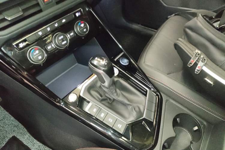 Used Volkswagen Tayron 2019 330TSI Two-Wheel Drive Luxury Model China VI Standard Gear Lever