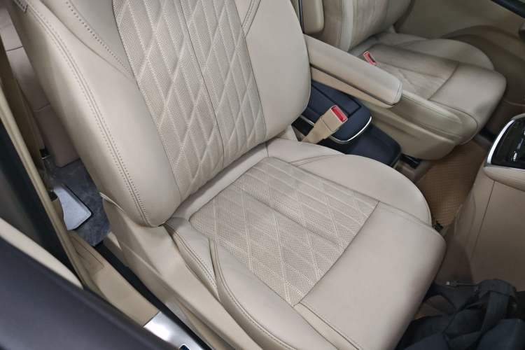 Used Buick GL8 2022 ES Land Cruiser 653T Luxury Model
