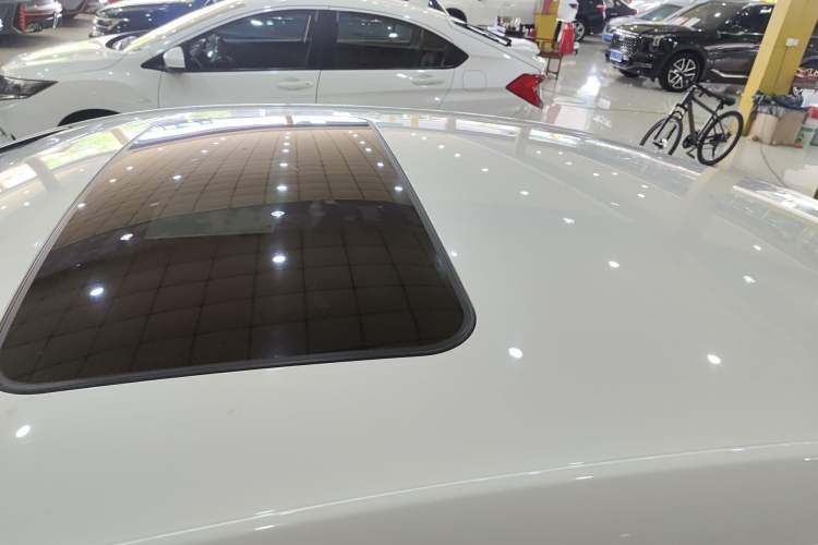 Used Chevrolet Cruze 2018 320 Automatic Pioneer Sunroof Edition Roof