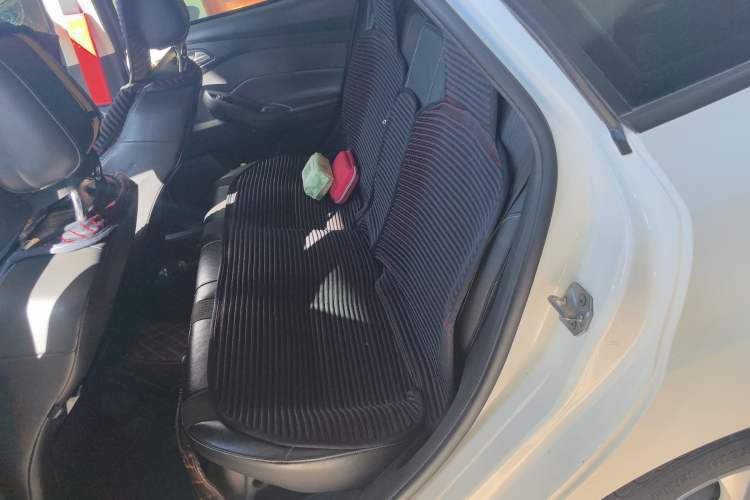 Used Ford Focus 2012 Sedan 1.6L Manual Fashion Edition
