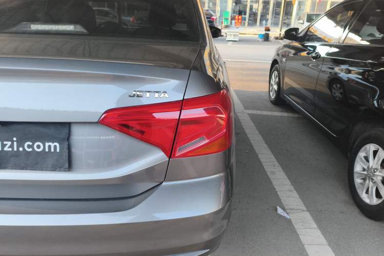 Used Volkswagen Jetta 2017 1.4L Manual Fashion Edition