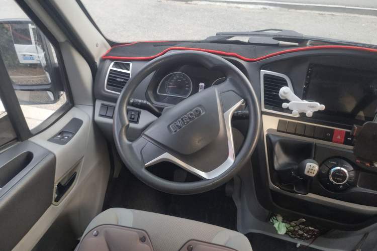 Used Iveco Power Daily 2017 2.5T Deluxe A37 Mid-Roof 6-7 Seater Bus 47Z5 Steering Wheel