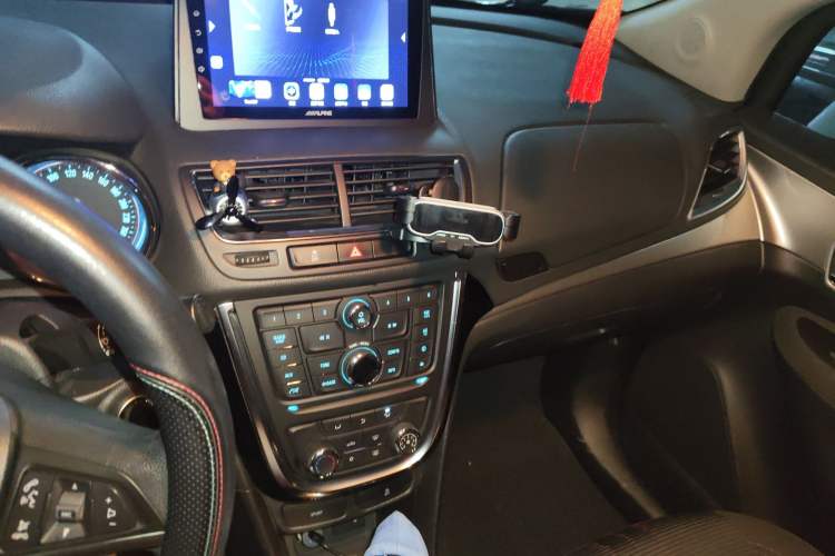 Used Buick Encore 2015 1.4T Automatic Two-Wheel Drive Urban Elite Version Audio And AC Panel