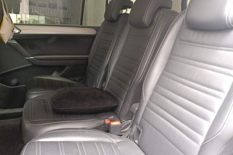 Used Volkswagen Touran 2016 Volkswagen Touran L 280TSI DSG Comfort Edition Interior 4