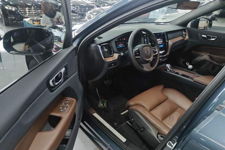 Used Volvo XC60 2024 B5 4x4 Smart Luxury Edition Driver Seat