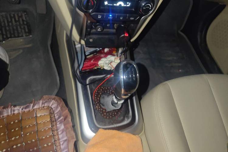 Used CHANGAN Eado 2015 1.6L Manual Luxury Model China IV Standard Gear Lever