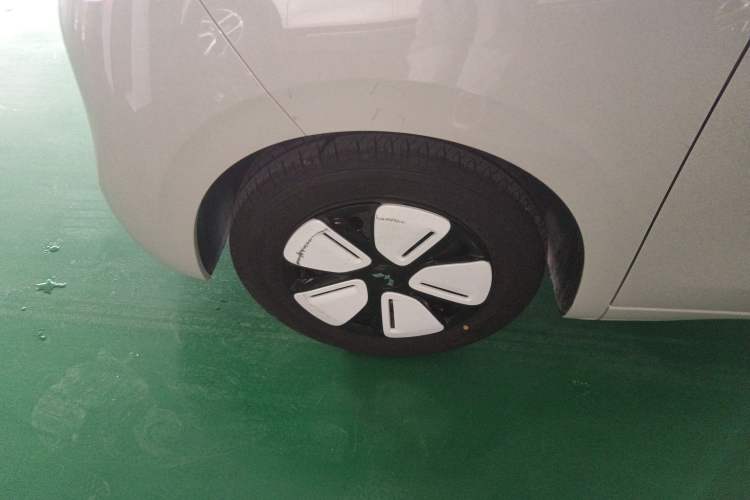 Used Wuling Hongguang MINIEV 2025 Four-Door Version Advanced Edition Left Front Wheel Hub